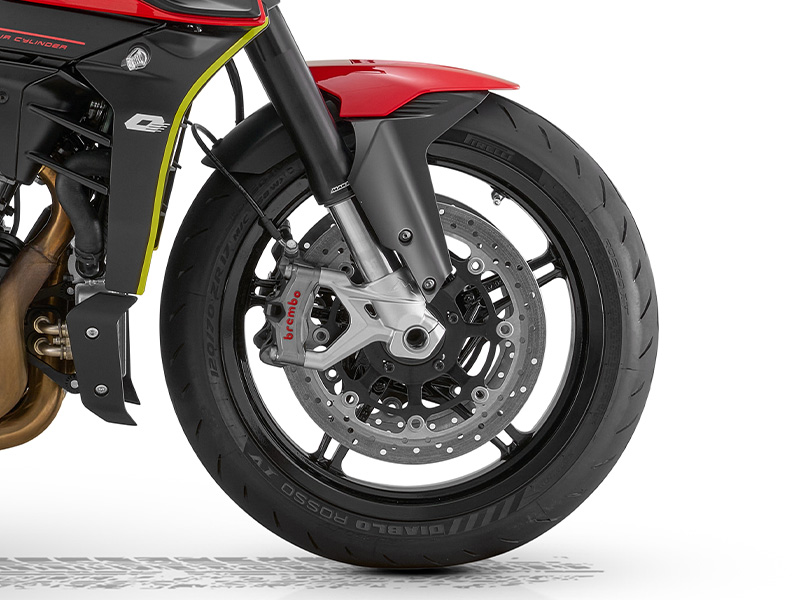 QJMOTOR SRK 921 motocykl naked hamulce brembo