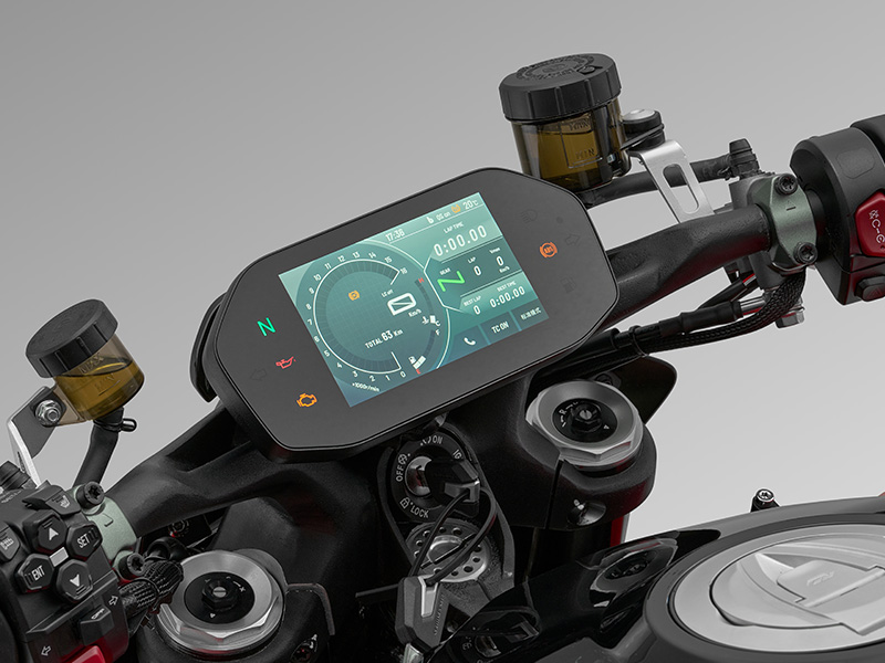 QJMOTOR SRK 921 motocykl naked wyświetlacz tft